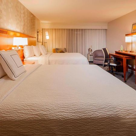 Courtyard By Marriott Madison West / Middleton Hotel Exterior foto