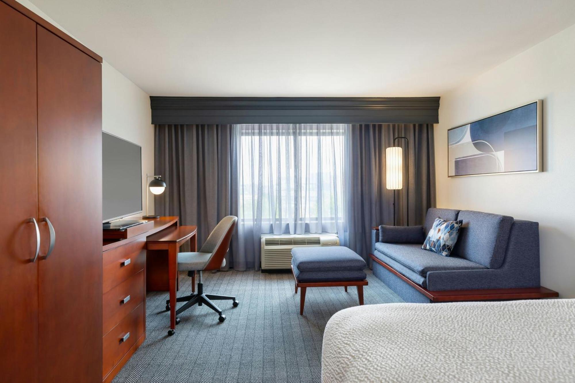 Courtyard By Marriott Madison West / Middleton Hotel Exterior foto