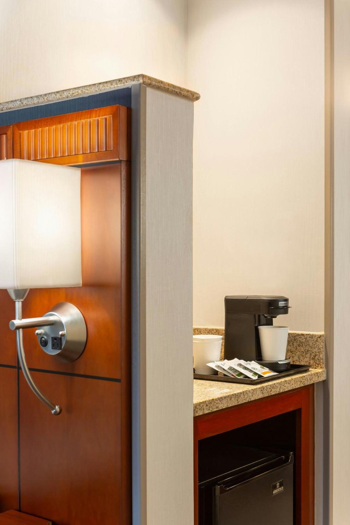 Courtyard By Marriott Madison West / Middleton Hotel Exterior foto